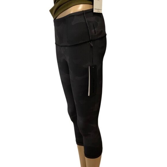 Karma Pants - Karma Printed Kyla Crop Capri Leggings XS Black Camouflage Pattern yoga pants